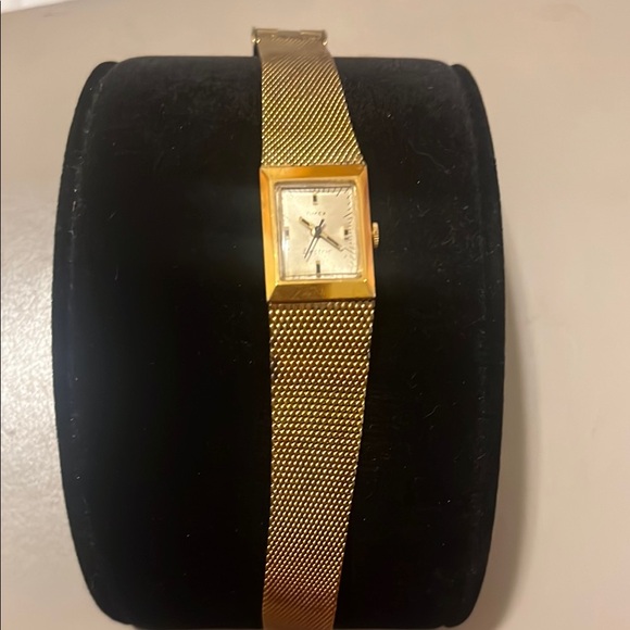 Timex Accessories - Elegant Gold Women's Watch